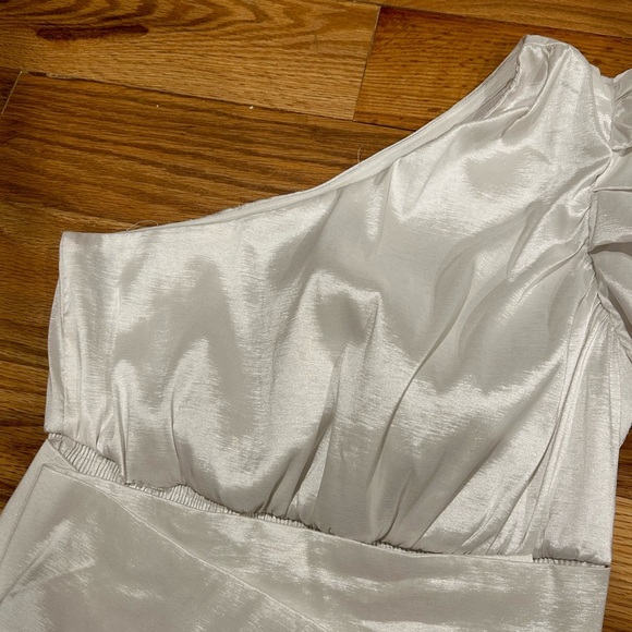 One Shoulder Cropped Top With Puffy Sleeve - Picture 4 of 7